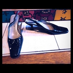 Charles David black patent leather pumps sz 8B